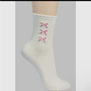 730. Two tone triple bow socks